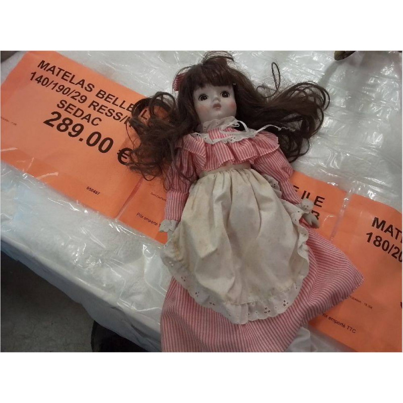 POUPÉE PORCELAINE 
