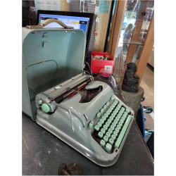 MACHINE À ÉCRIRE 