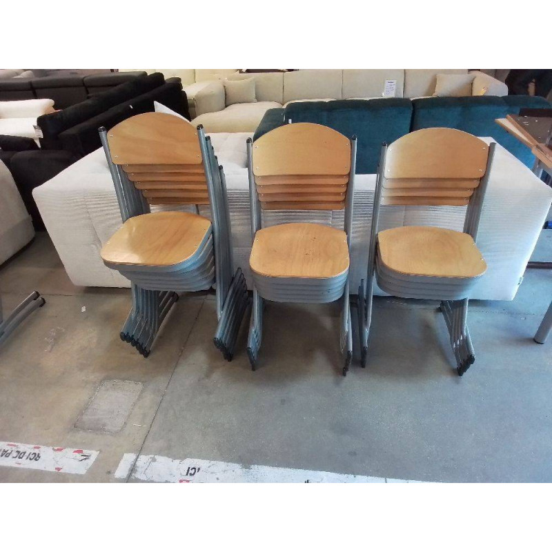 CHAISE EMPILABLE 