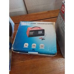 CHARGEUR DE BATTERIE 