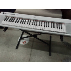 SYNTHÉTISEUR YAMAHA + PIED 