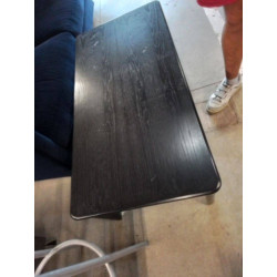 TABLE BASSE NOIRE EN L’ETAT 