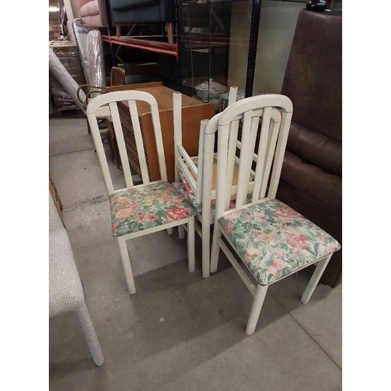 LOT DE 4 CHAISES EN L’ETAT 