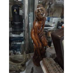 STATUE FEMME A LA FONTAINE 