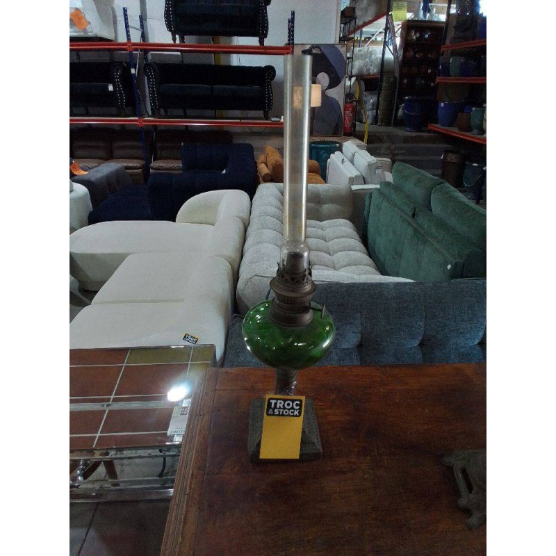 LAMPE A PETROLE 