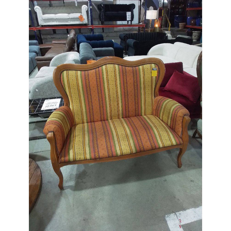 BANQUETTE STYLE 